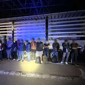 23 de cetățeni străini ascunși într-un TIR încărcat cu boilere, la Nădlac II