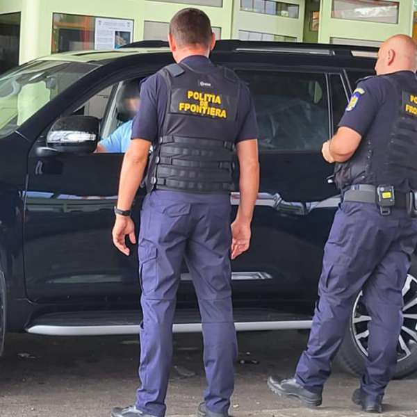 Permis de conducere fals, descoperit la frontieră