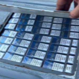 11.700 pachete de țigări descoperite ascunse în plafonul unei autoutilitare, la P.T.F. Borș