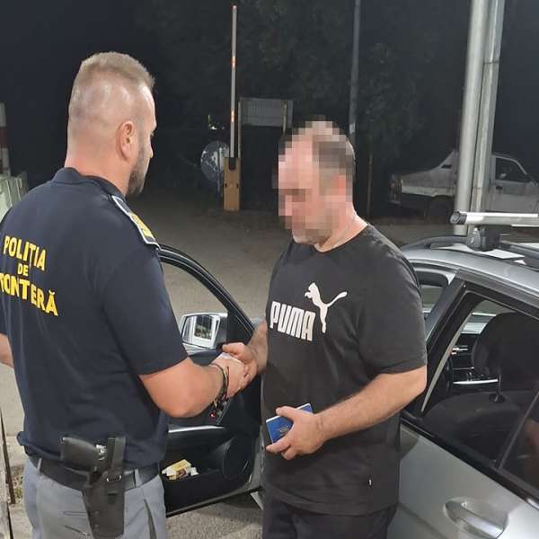 A încurcat permisele la frontieră şi s-a ales cu dosar penal