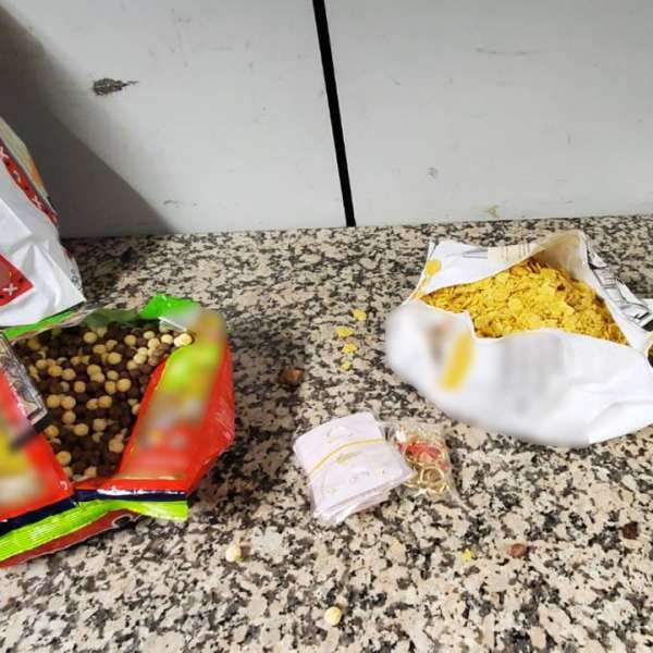 Aproximativ 4 kg de bijuterii, descoperite ascunse în pungi cu cereale, la Aeroportul Henri Coandă