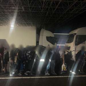  24 de cetăţeni străini,  depistați ascunși la Nădlac II