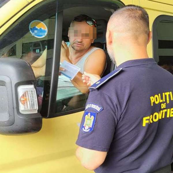 Permis de conducere fals, descoperit la frontieră