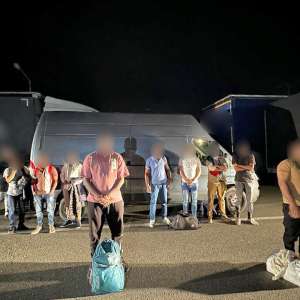 53 de cetăţeni străini, depistați ascunși în ultimele 24 de ore