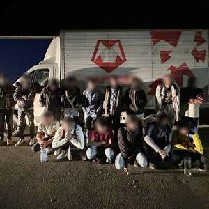 53 de cetăţeni străini, depistați ascunși în ultimele 24 de ore