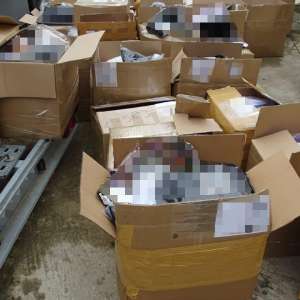 Articole contrafăcute în valoare de peste 2.200.000 lei, descoperite în două ansambluri rutiere în PTF Calafat