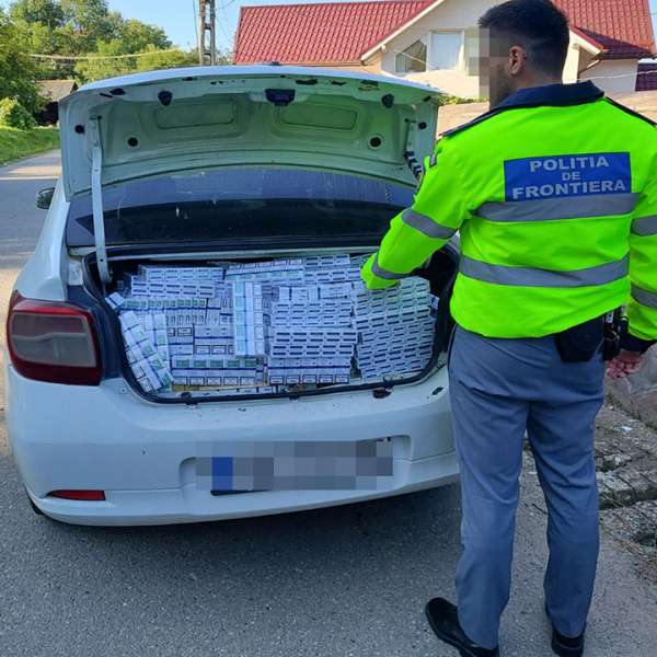 Mașină încărcată cu țigări, oprită în trafic, la Petrova