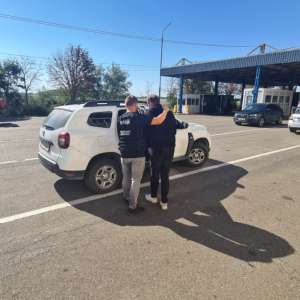 Ghinion pentru un bărbat cu dublă cetățenie, căutat de autorități