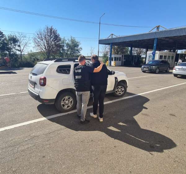 Ghinion pentru un bărbat cu dublă cetățenie, căutat de autorități