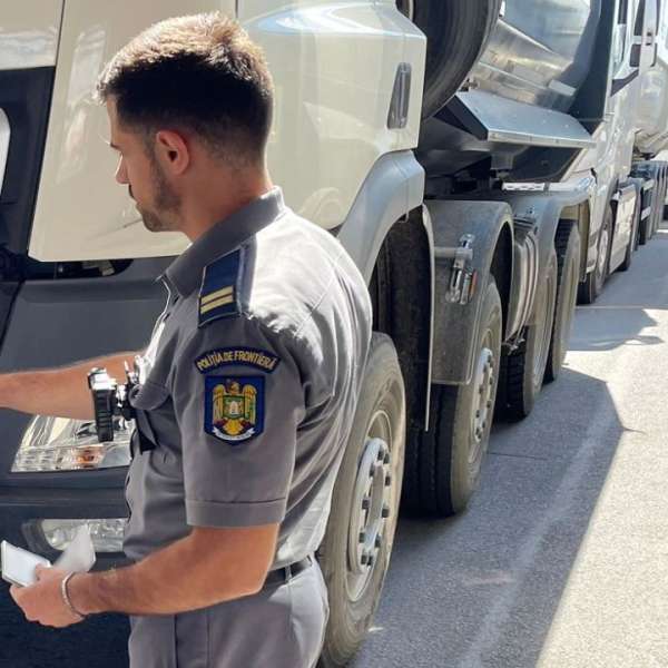 Ansamblu auto condus de un bărbat care nu avea acest drept