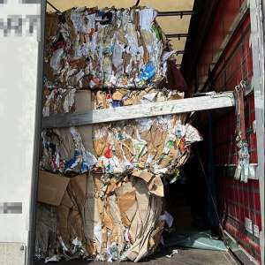 Peste 40 de tone deşeuri din hârtie și carton, oprite în P.T.F. Giurgiu