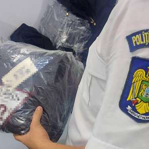 Articole  vestimentare, susceptibile a fi contrafacute, descoperite la PTF Giurgiu