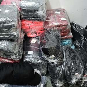 Peste 3.000 bunuri susceptibile a fi contrafcute, descoperite în acest sfârșit de săptămână în urma unor controale efectuate asupra unor autocare în PTF Giurgiu