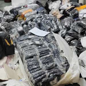 Peste 3.000 bunuri susceptibile a fi contrafcute, descoperite în acest sfârșit de săptămână în urma unor controale efectuate asupra unor autocare în PTF Giurgiu