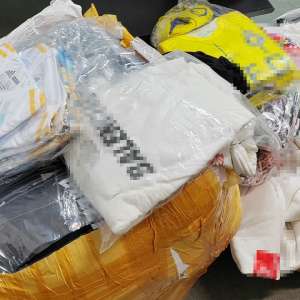 Peste 3.000 bunuri susceptibile a fi contrafcute, descoperite în acest sfârșit de săptămână în urma unor controale efectuate asupra unor autocare în PTF Giurgiu