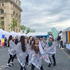 An de an alături de cei mici