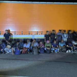 116 cetăţeni străini, depistați ascunși de polițiștii de frontieră arădeni, în ultimele 24 de ore