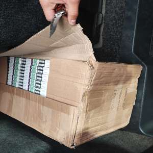 Alcool și țigări în valoare de 235.000 lei, descoperite într-o autoutilitară