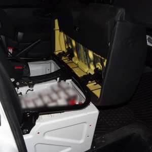 13.600 de țigarete ascunse în bagaje, sub banchetă și în lăzi frigorifice, descoperite în PTF Calafat