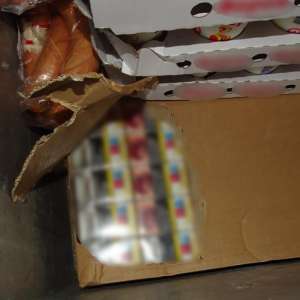 13.600 de țigarete ascunse în bagaje, sub banchetă și în lăzi frigorifice, descoperite în PTF Calafat