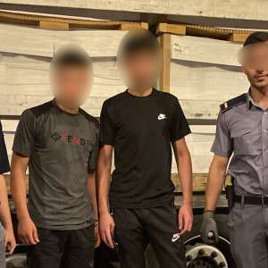 Doi cetățeni străini depistați ascunși în semiremorca unui ansamblu rutier, în PTF Giurgiu