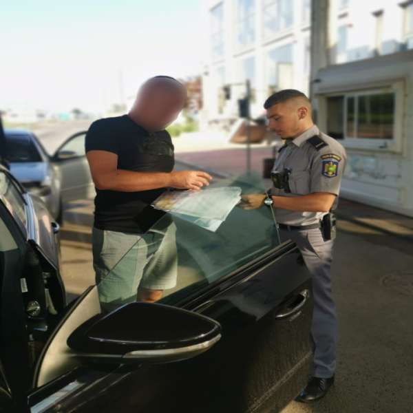 Autoturism radiat din circulație, descoperit pe sensul de ieșire din România