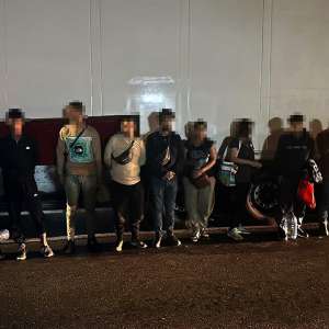 Cinci grupuri formate din 41 de cetăţeni străini, oprite la graniţa cu Ungaria