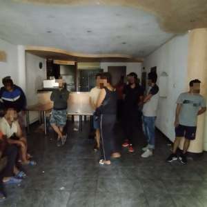 Percheziţii la traficanţii de migranţi