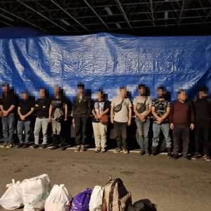 Nădlac II: migranți ascunși în podeaua unei autoutilitare