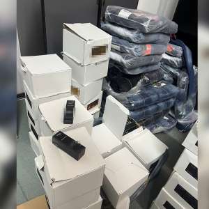 Peste 1.000 de bunuri susceptibile a fi contrafăcute, descoperite de polițiștii de frontieră giurgiuveni în cala unui autocar