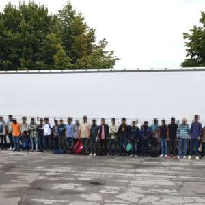 Trei cetăţeni turci cercetaţi pentru trafic de migranţi, unul dintre ei în stare de arest preventiv