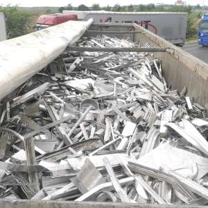 Deşeuri din Germania și Polonia, oprite la Nădlac II și Borș II.  Peste 28 de tone de diverse bunuri