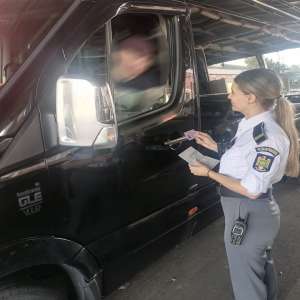 La volanul unui ansamblu rutier, fără să aibă acest drept