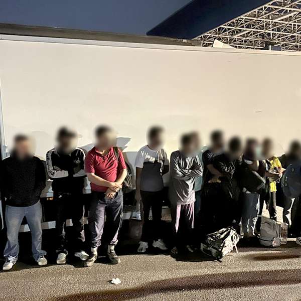 Nădlac: Şaisprezece cetățeni străini,  ascunși după un perete dublu