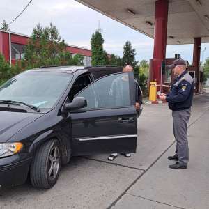 A încercat să tranziteze frontiera volanul unei mașini, deși nu avea permis de conducere