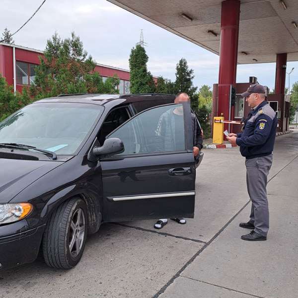 A încercat să tranziteze frontiera volanul unei mașini, deși nu avea permis de conducere