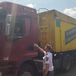 Pregătiți cu documente false, circulau pe drumurile publice din România cu autovehicule neasigurate