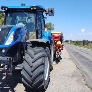 Depistat fără permis de conduce conducând un ansamblu auto neînmatriculat