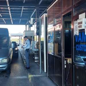 Carte de identitate falsă, procurată cu suma de 7.000 de lei moldovenești, descoperită la controlul de frontieră