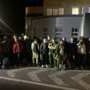 32 de cetățeni străini depistați ascunși într-o autoutilitară ce transporta instalaţii sanitare