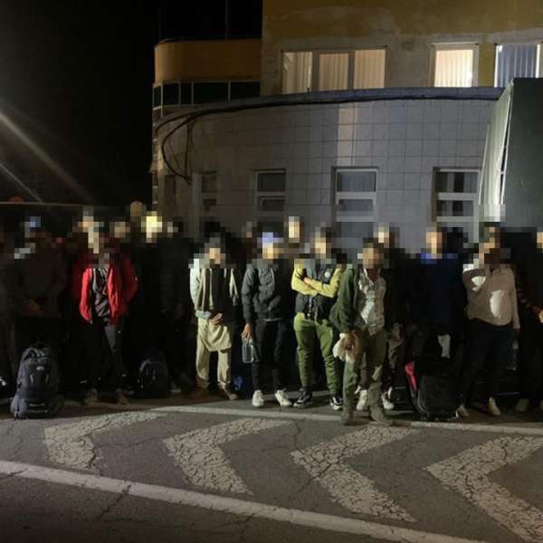 32 de cetățeni străini depistați ascunși într-o autoutilitară ce transporta instalaţii sanitare