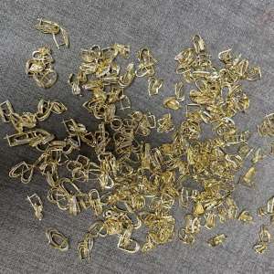 Bijuterii susceptibile a fi din aur, descoperite de polițiștii de frontieră din cadrul Serviciului Teritorial al Poliției de Frontieră Giurgiu