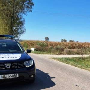 Tânără, fără drept de conducere, la volanul unui autoturism ce i-a fost încredinţat de soț