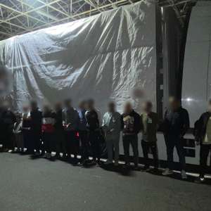 25 cetățeni străini depistați la frontieră