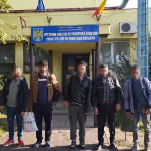 Cetăţeni din Pakistan, India, Bangladesh şi Siria depistaţi la frontiera cu Ungaria. 28 dintre aceştia ascunşi într-un TIR cu destinaţia Slovacia