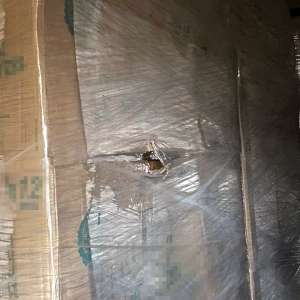 Doisprezece cetățeni străini, depistați ascunși în nişte cutii dintr-o autoutilitară