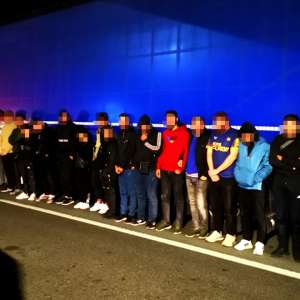 25 de cetăţeni din Siria și Irak depistaţi ascunși într-un TIR cu destinaţia Olanda