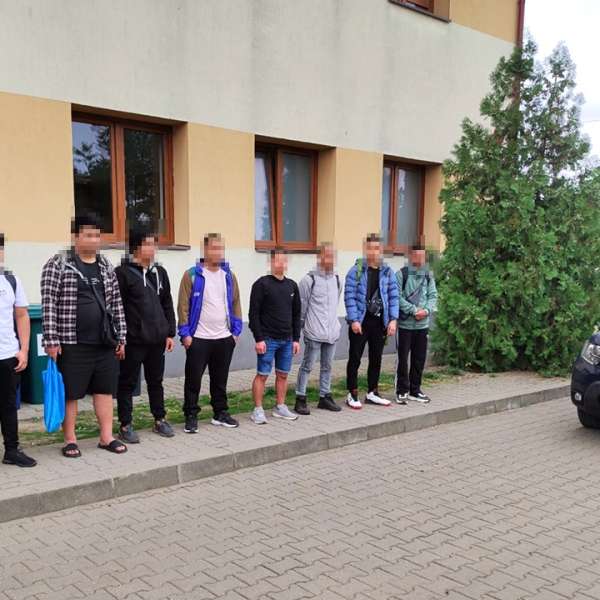 Nouă nepalezi depistați în tentativă de trecere ilegală a frontierei de stat