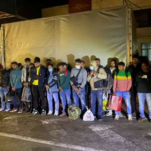 77 cetăţeni străini, depistați ascunși de polițiștii de frontieră arădeni, în ultimele 24 de ore