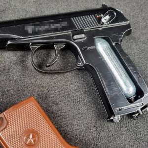 Pistol cu aer comprimat, descoperit ascuns în spaţiul destinat roții de rezervă, în P.T.F. Giurgiu